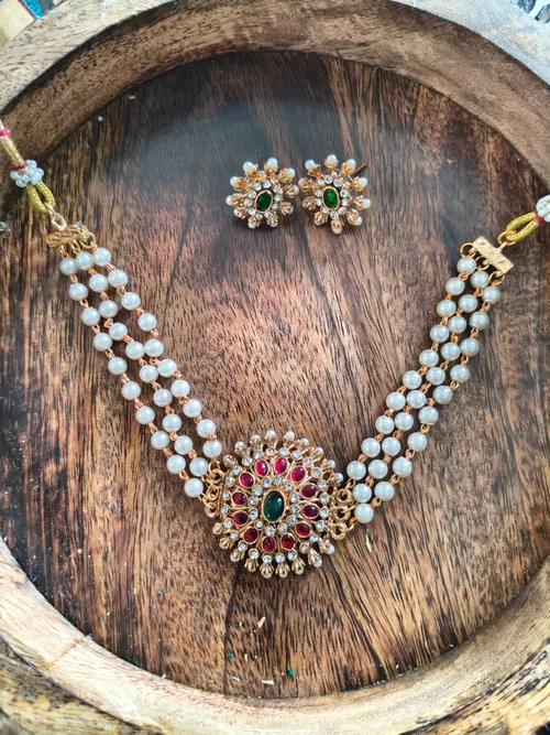 Pearl choker